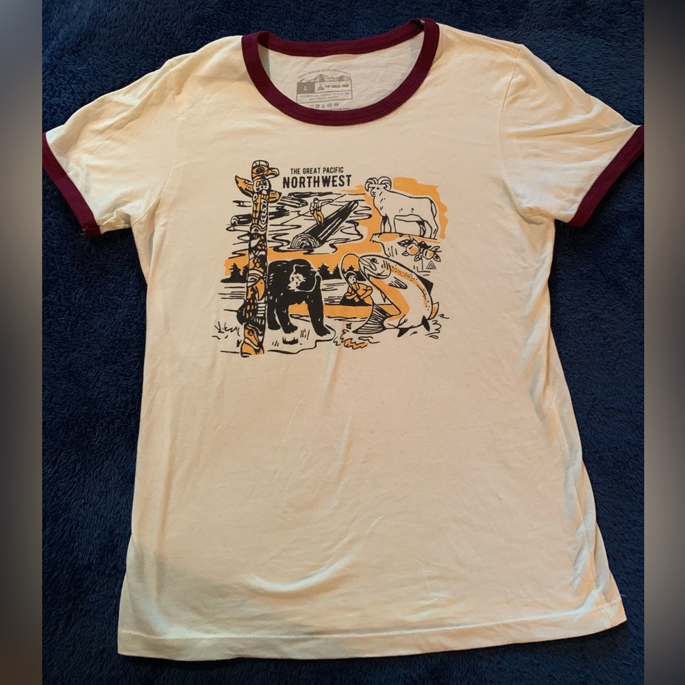 NWOT The Great PNW T-shirt Women’s Large with Animals